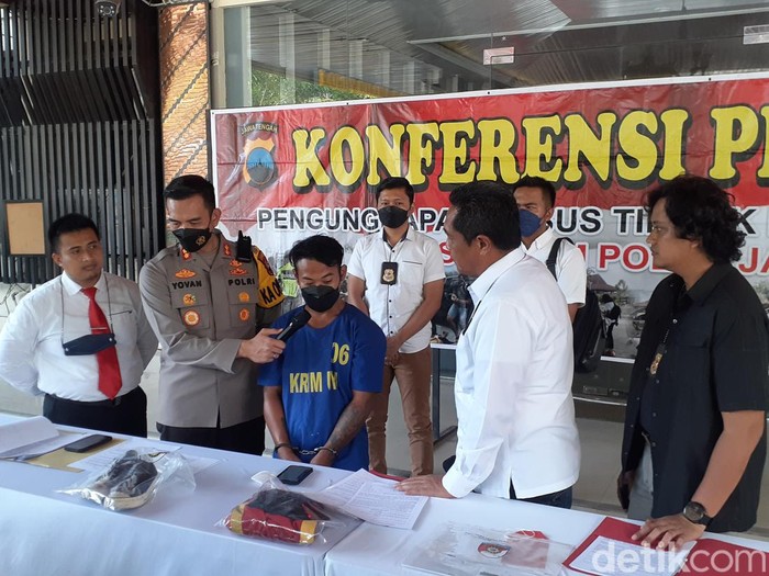 Konferensi pers kasus perampokan minimarket Bergas, Semarang, di Polda Jateng. Senin (20/6/2022).