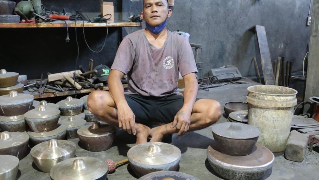 Keren, Made Suwanda Asal Desa Sawan Ciptakan Gong Tridatu