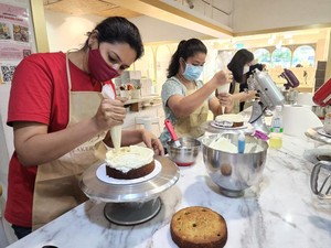 Mantan Tentara Ini Sukses Buka Toko Kue, Jual Ratusan Ribu Kue Setahun