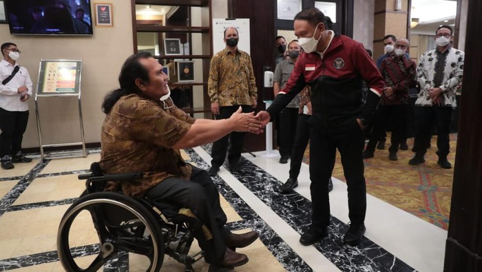 Menpora Zainudin Amali bertemu Ketua NPC Indonesia Senny Marbun di Solo, Minggu (19/6/2022)