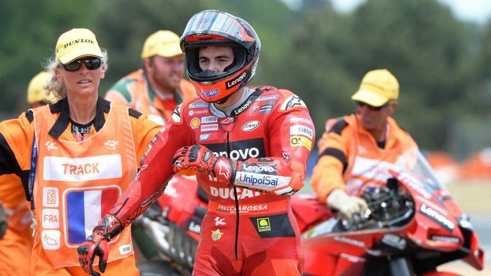 Ducati Lenovo Italian rider Francesco Bagnaia gets up after a crash during the French Moto GP Grand Prix, at the Bugatti circuit in Le Mans, northwestern France, on May 15, 2022. (Photo by JEAN-FRANCOIS MONIER / AFP) (Photo by JEAN-FRANCOIS MONIER/AFP via Getty Images)