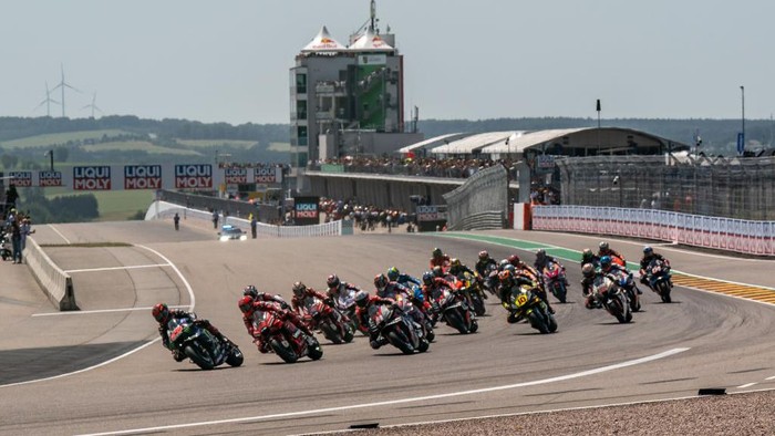 HOHENSTEIN-ERNSTTHAL, GERMANY - JUNE 19: MotoGP race start during the race of the MotoGP Liqui Moly Motorrad Grand Prix Deutschland at Sachsenring Circuit on June 19, 2022 in Hohenstein-Ernstthal, Germany. (Photo by Steve Wobser/Getty Images)