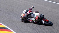 Takaaki Nakagami juga terjatuh. Total sekitar lima rider jatuh di MotoGP Jerman 2022 (Getty Images)