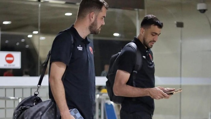 Pemain PSM Makassar Wiljan Pluim dan Everton Nascimento