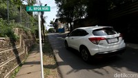 Pemkot Jakarta Timur mengabadikan sejumlah nama tokoh dan seniman Betawi menjadi nama jalan. Haji Bokir hingga Mpok Nori termasuk nama komedian yang diabadikan untuk nama jalan.