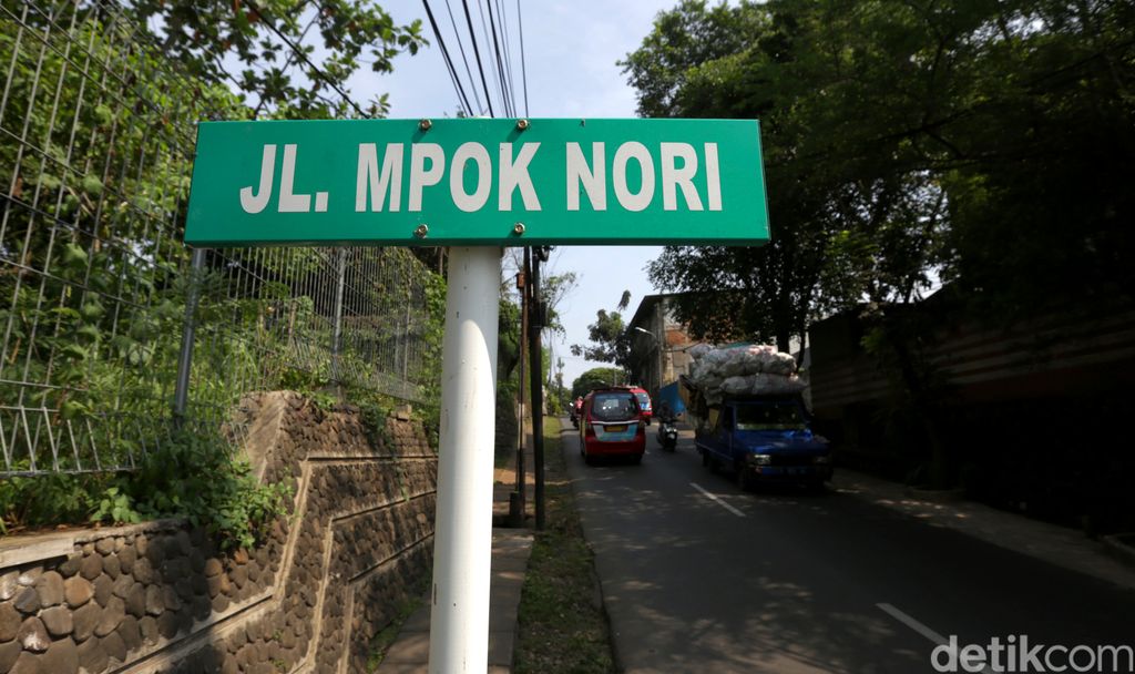 Jalan Mpok Nori dan Jalan H. Bokir bin Dji'un menghiasi sejumlah ruas jalan di kawasan Jakarta Timur. Seperti apa penampakannya? Lihat yuk fotonya.