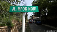 Nama Jalan Haji Bokir dipakai untuk menggantikan nama Jalan Raya Pondok Gede segmen Kelurahan Pinang Ranti dan Kelurahan Dukuh. Sementara itu, nama Jalan Mpok Nori menggantikan nama Jalan Raya Bambu Apus, Kelurahan Bambu Apus, Kecamatan Cipayung.