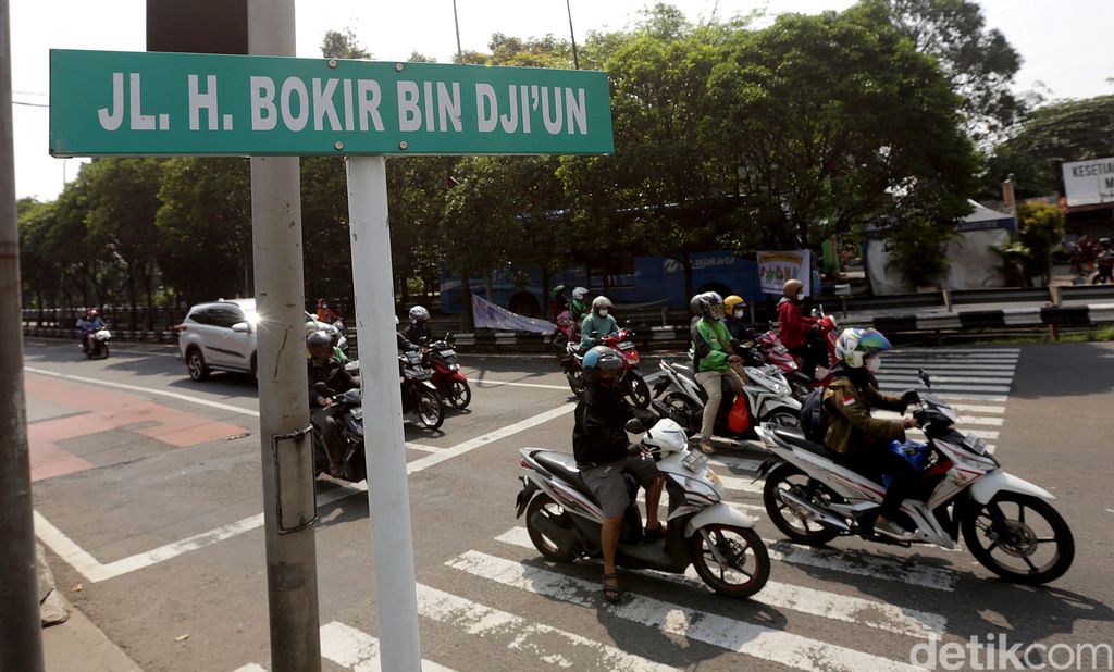 Jalan Mpok Nori dan Jalan H. Bokir bin Dji'un menghiasi sejumlah ruas jalan di kawasan Jakarta Timur. Seperti apa penampakannya? Lihat yuk fotonya.