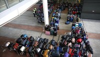 Permasalahan pada sistem bagasi ini dikeluhkan para penumpang. Merespons hal tersebut, pihak bandara menyampaikan permintaan maaf dan mengatakan akan melakukan yang terbaik untuk memastikan penumpang dapat terbang dengan membawa barang bawaan mereka.