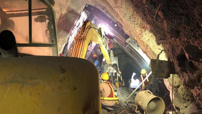 Penggalian Tuntas! Ini Dia Terowongan Kereta Cepat Jakarta-Bandung Tunnel 2 pada proyek Kereta Cepat Jakarta-Bandung (KCJB) yang berlokasi di Jatiluhur, Purwakarta berhasil ditembus. Begini bentuknya.