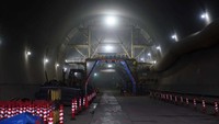 Tunnel 2 merupakan salah satu terowongan dengan tantangan tertinggi karena terdapat area clayshale ekstrem yang membuat proses penggalian cukup terhambat.  Tanah clayshale memiliki karakteristik yang sangat lunak dan mudah lapuk saat terekspos selama penggalian berlangsung. Untuk itu dibutuhkan penanganan khusus agar proses penggalian terowongan bisa berjalan.