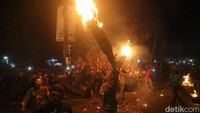 Kepala Desa Tegalsambi, Agus Santoso mengatakan rangkaian sedekah bumi puncaknya adalah tradisi perang obor. Agus menyebut perang obor ini mendapat piagam menteri termasuk warisan tak benda, dan juga sudah dibuat sebagai motif batik.