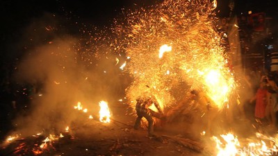 Potret Meriahnya Tradisi Perang Obor di Jepara