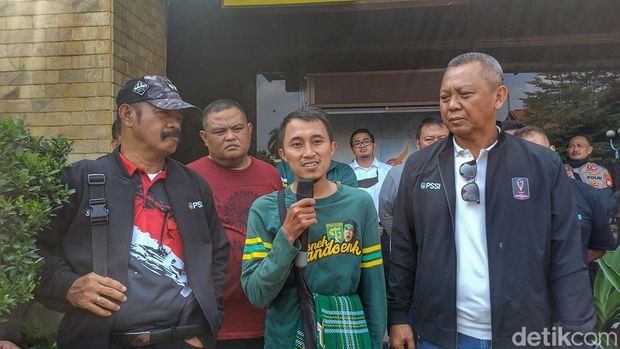 Perwakilan Bobotoh dan Bonek.