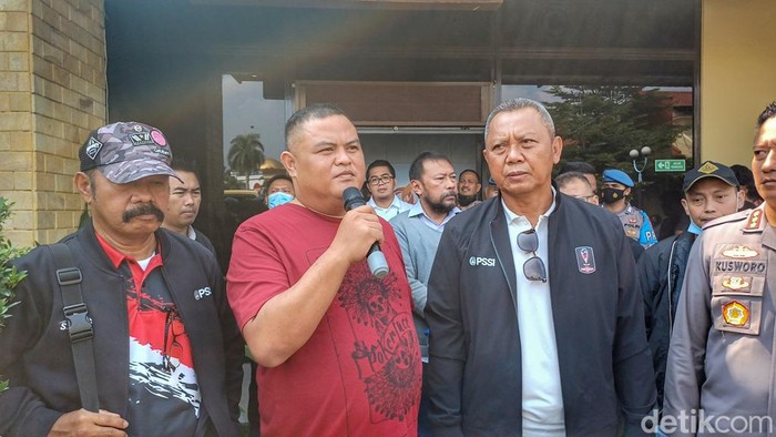 Perwakilan Bobotoh dan Bonek.