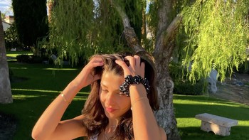 Phoebe Adelle Gates lahir pada 14 September 2002, merupakan anak ketiga atau bungsu pasangan Bill Gates dan Melinda. Berarti saat ini usianya menjelang 20 tahun. Foto: Instagram