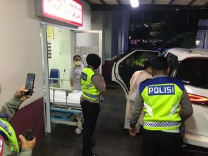 Heroik! Polantas Jakpus Bantu Evakuasi Ibu yang Akan Melahirkan ke RS