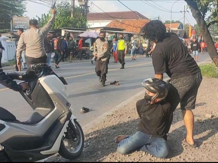 Polisi lepaskan tembakan peringatan dan tangkap penyerang