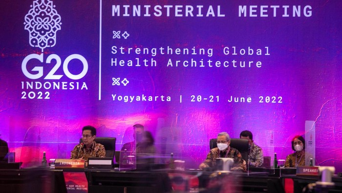 Direktur Jenderal Organisasi Kesehatan Dunia (WHO) Tedros Adhanom Ghebreyesus hadiri agenda G20 di Yogyakarta. Ia tampak mengenakan pakaian batik. Ini fotonya.