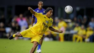 Para Legenda Sepakbola Kembali Beraksi: Ronaldinho Sampai Trezeguet