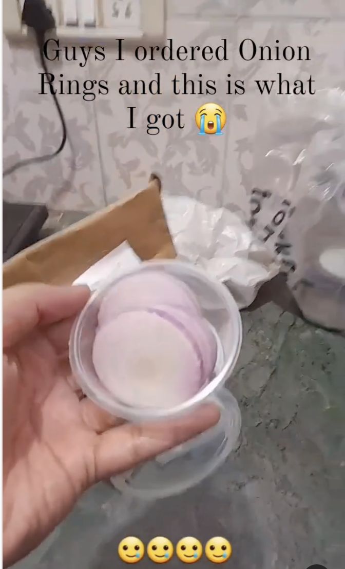 Pria pesan onion ring yang datang malah bawang mentah