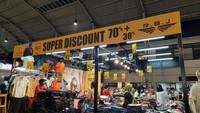 Selain surga kuliner, PRJ juga merupakan surga belanja. Banyak diskon besar-besaran yang ditawarkan. Salah satunya diskon dari brand-brand fesyen yang dapat ditemukan di area Gambir Expo.