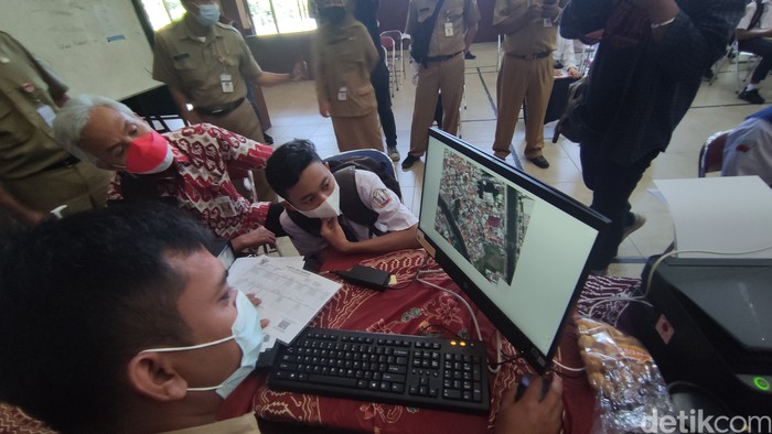 Proses PPDB di SMAN 5 Semarang, Senin (20/6/2022).
