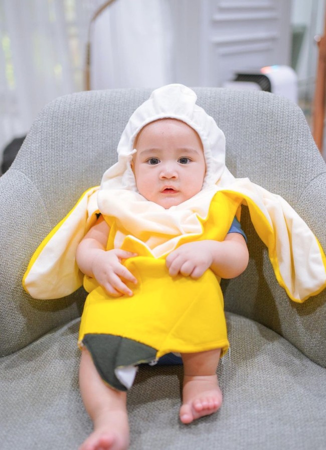 Kalau pisangnya seperti ini jadi nggak tega juga deh makannya. Benar-benar lucu dan menggemaskan bikin pengin cubit.  Foto: Instagram/@raffinagita1717