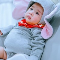 Sejak di dalam kandungan hingga saat ini, Rayyanza atau yang biasa dipanggil Cipuung selalu jadi perbincangan. Anak Raffi Ahmad dan Nagita Slavina itu selalu berhasil membuat publik merasa gemas melalui tingkah dan penampilannya, seperti dalam foto ini. Foto: Instagram/@raffinagita1717