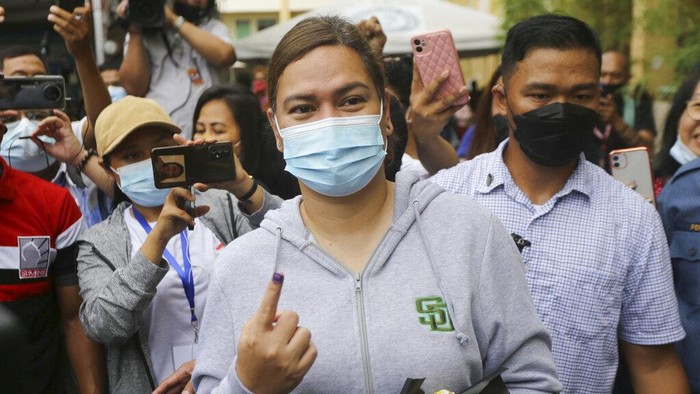 Vice presidential candidate, Davao City Mayor Sara Duterte, running mate of Ferdinand Marcos Jr. shows the ink on her finger to mark that she has finished voting in Davao City, southern Philippines on Monday, May 9, 2022. Filipinos were voting for a new president Monday, with the son of an ousted dictator and a champion of reforms and human rights as top contenders in a tenuous moment in a deeply divided Asian democracy. (AP Photo/Manman Dejeto)