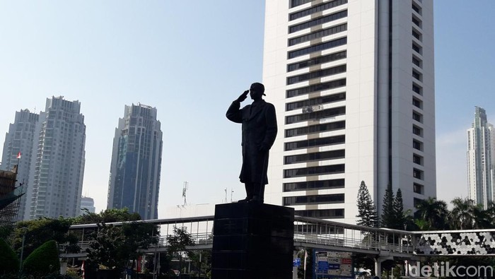 Patung Jenderal Sudirman di Jakarta adalah monumen Pahlawan Nasional di kawasan Dukuh Atas, Jalan Jenderal Sudirman, Jakarta Selatan. Ini sejarahnya.