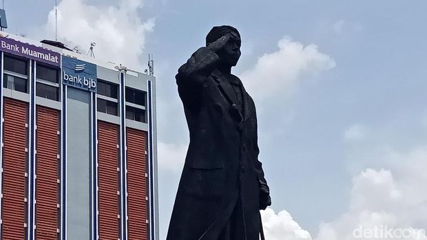 Patung Jenderal Sudirman di Jakarta adalah monumen Pahlawan Nasional di kawasan Dukuh Atas, Jalan Jenderal Sudirman, Jakarta Selatan. Ini sejarahnya.