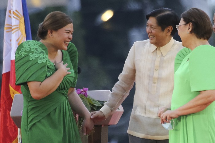 Sara Duterte-Caprio dilantik menjadi wakil presiden Filipina. Putri Rodrigo Duterte itu sebelumnya terpilih jadi wakil presiden mendampingi Ferdinand Marcos Jr.