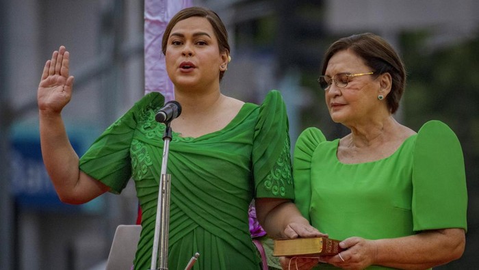 Sosok Sara, Putri Duterte yang Dilantik Jadi Wakil Presiden Filipina Sara Duterte-Caprio dilantik menjadi wakil presiden Filipina. Putri Rodrigo Duterte itu sebelumnya terpilih jadi wakil presiden mendampingi Ferdinand Marcos Jr.