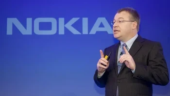 Stephen Elop adalah pebisnis Kanada. Sebelum memimpin Nokia, dia sudah mentereng reputasinya. Dia pernah menjadi President of Worldwide Field Operations di Adobe, kemudian menjadi COO Juniper Networks. Di 2008, ia direkrut menjadi kepala divisi bisnis Microsoft. Barulah pada 2010, Elop menjadi CEO Nokia, menggantikan Olli Pekka Kallasvuo. Foto: The Verge