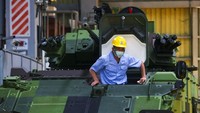 Kendaraan lapis baja buatan lokal ini dilengkapi dengan senapan mesin Mk44 Bushmaster 30mm.  