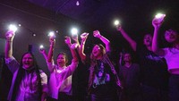 Penonton ikut heboh menyaksikan aksi peserta kejuaraan gitar udara.
