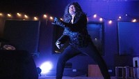 Kejuaraan gitar udara pertama diadakan pada awal tahun 1980 di Swedia dan Amerika. Peserta akan bergaya dengan musik yang mereka pilih dan musik yang dipilihkan secara acak.