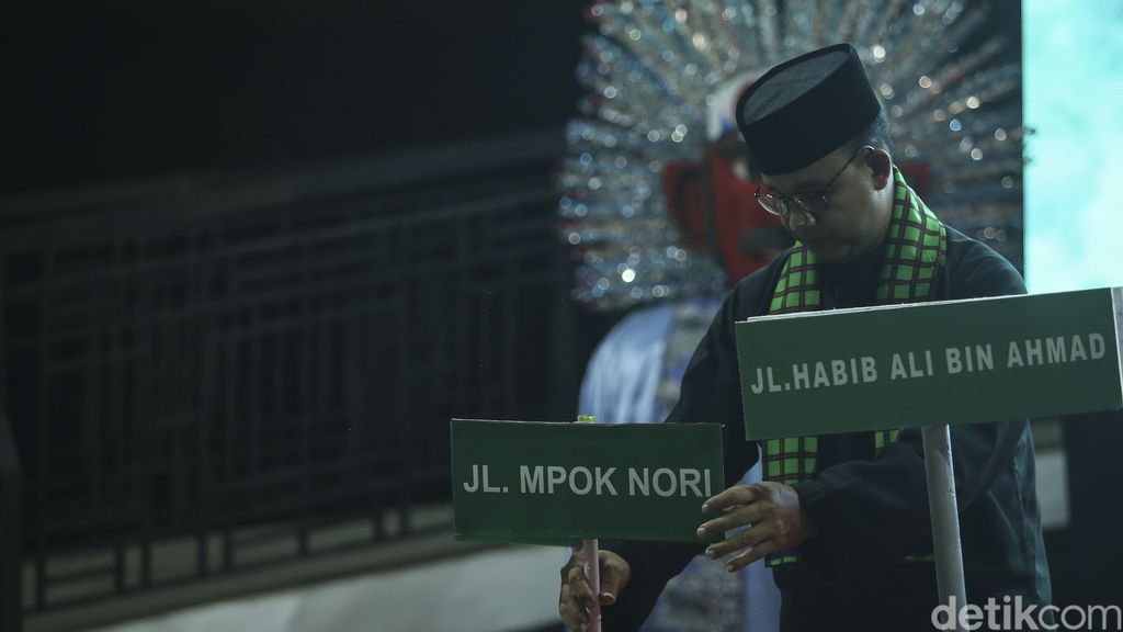 Gubernur DKI Jakarta Anies Baswedan meresmikan perubahan 22 nama jalan di wilayah Jakarta. Nama-nama jalan itu diambil dari nama tokoh-tokoh Betawi.