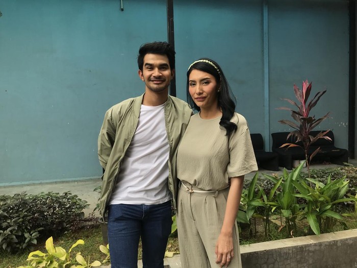 Tyas Mirasih dan Tengku Tezi