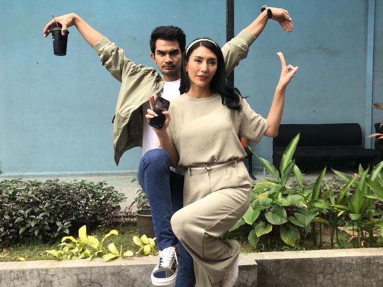Gaya Bangau Tyas Mirasih dan Tengku Tezi yang Lagi Kasmaran
