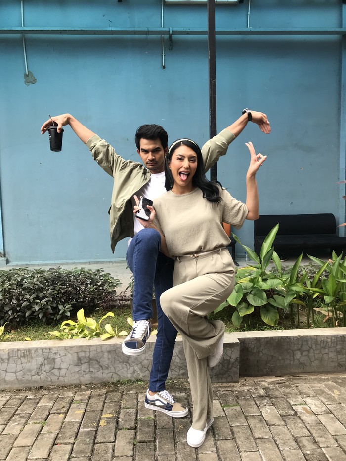 Tyas Mirasih dan Tengku Tezi