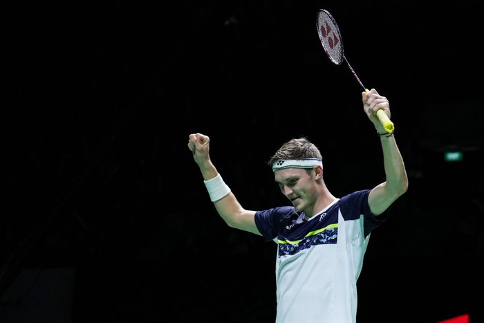 JAKARTA, INDONESIA - JUNE 19: Viktor Axelsen of Denmark celebrates the victory in the Mens Single Final match against Zhao Junpeng of China on day six of the Indonesia Open at Istora Senayan on June 19, 2022 in Jakarta, Indonesia. (Photo by Shi Tang/Getty Images)