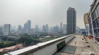 Jakarta berada di posisi keempat, di bawah Kuwait City, Kuwait; Santiago, Chile; dan Dubai, UAE; sebagai kota dengan kualitas udara terburuk di dunia.