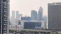 Untuk diketahui, kualitas udara Jakarta dinyatakan tidak sehat selama empat hari terakhir sejak Jumat (17/6/2022). Polutan PM 2.5 DKI Jakarta sebesar 135µg/m³ dan PM10 sebesar 11.5µg/m³.