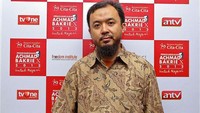 Yogi Ahmad Erlangga berhasil menyelesaikan persamaan Helmholtz menggunakan matematika numerik secara cepat (robust). Dari temuannya, persamaan Helmholtz yang digunakan dalam pemrosesan data seismik menjadi seratus kali lebih cepat. Hasilnya digunakan dalam berbagai masalah perminyakan. Penemuan ini menarik perhatian perusahaan minyak dunia Shell. Dok. Itb.ac.id  