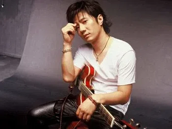 Zheng Jun, penyanyi asal China.