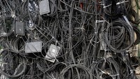 Jaringan kabel tersebut didominasi kabel internet.