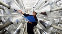 Begini penampakan salah satu sudut pabrik pembuatan aluminium foil di Anhui, China, 17 Oktober 2021.