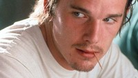 Di tahun 1994, Ethan Hawke memerankan film berjudul Reality Bites. (Foto: Getty Images/Universal Pictures)